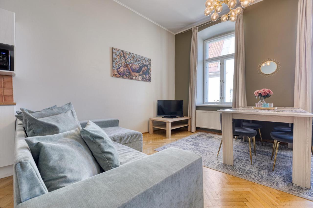 Historic Residence Apartments At Old Town Tallinn Exteriör bild